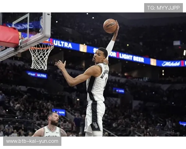 马刺客场121-117战胜公牛,文班亚马关键封锁锁定胜局