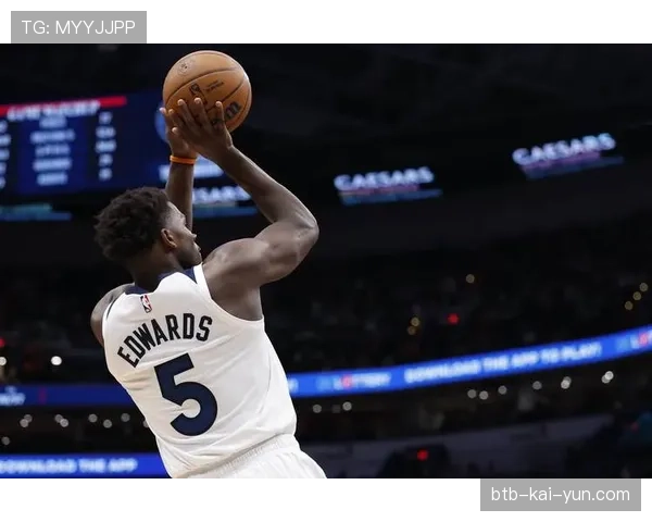 镜头聚焦：爱德华兹隔扣后对着镜头怒吼，点燃森林狼主场气氛